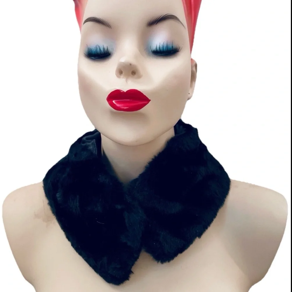 VINTAGE Black FAUX FUR COLLAR With Button Closure